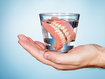 6 - چگونگی مراقبت از انواع دندان های مصنوعی