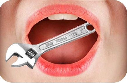علل وجود طعم فلزی داخل دهان