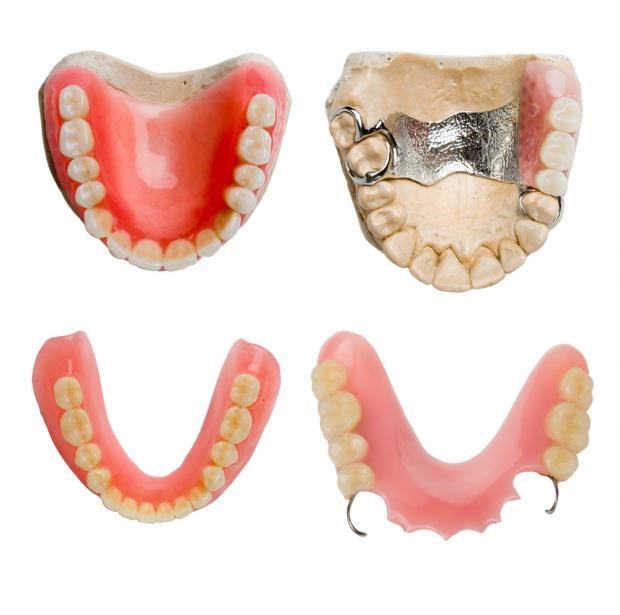دنچر استوماتیت یا زخم اطراف دندان مصنوعی