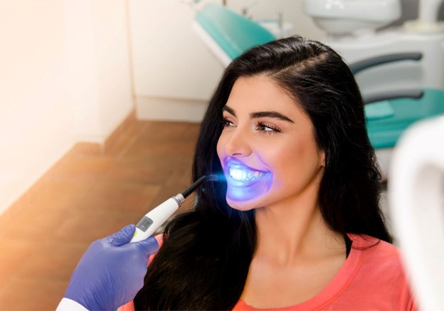 19 - چه کسانی نمی توانند از روش های سفید کردن دندان ها استفاده کنند؟