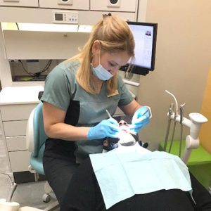 توضیح بیش از حد (یا توضیح کمتر از حد)